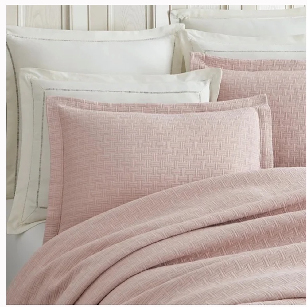 Southern Living Easton Matelasse' Coverlet Mini Set.
